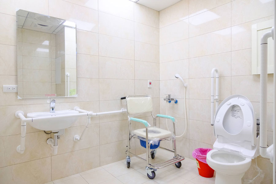 青松健康股份有限公司附設私立豐南綜合長照機構-廁所
