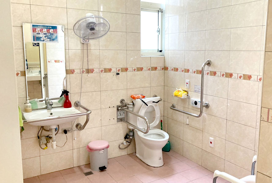 高雄市私立松禾社區(日間照顧)長照機構-無障礙廁所